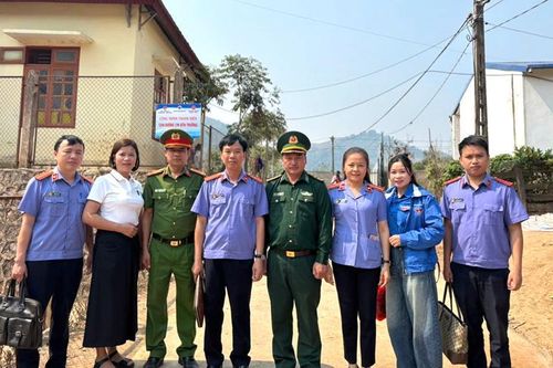 Con đường đến trường - gieo mầm tri thức nơi vùng cao biên giới