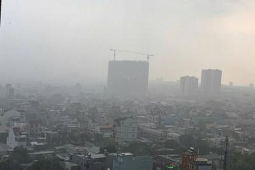 'Cơn mưa vàng' giải nhiệt TP Hồ Chí Minh sau chuỗi ngày nắng nóng