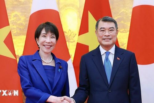 Quang cảnh cuộc hội đàm giữa Thủ tướng Lê Minh Hưng và Thủ tướng Nhật Bản