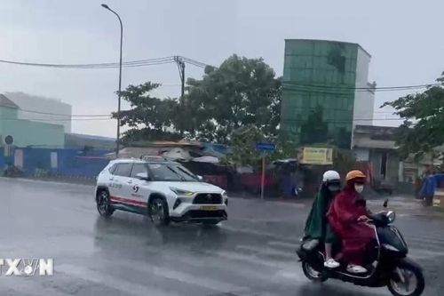 Thành phố Hồ Chí Minh: Mưa đầu mùa hạ nhiệt nắng nóng kéo dài