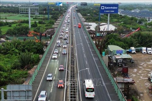 Cửa ngõ TP Hồ Chí Minh ùn tắc kéo dài khi người dân trở lại sau kỳ nghỉ lễ