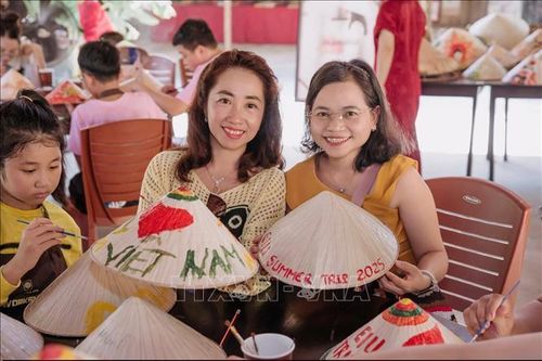Du lịch biển đảo 'nóng' dịp nghỉ lễ, nhiều địa phương bứt phá lượng khách