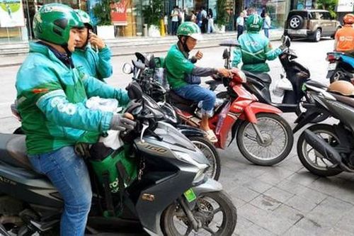 Hà Nội dự kiến có quy định mới dành cho xe ôm, shipper chạy xe xăng
