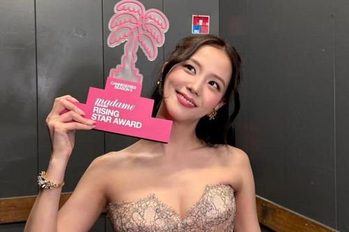 Jisoo (BLACKPINK) khoe ảnh rạng rỡ ở hậu trường lễ trao giải Cannes