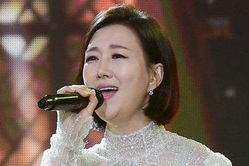 Ca sĩ Jang Yoon Jung lên tiếng về tin đồn thất thiệt