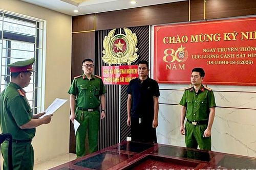 Nhắn tin khi lái xe, tài xế tông chết nữ công nhân môi trường