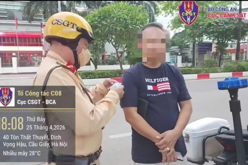 Cán bộ xã bị trừ hết điểm giấy phép vẫn lái xe tham gia giao thông