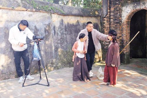 Đưa vẻ đẹp quê hương vào tác phẩm nghệ thuật
