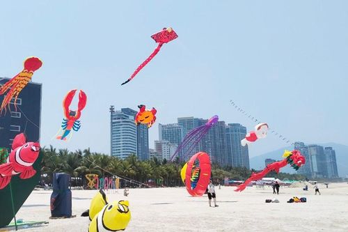 Phân hóa sản phẩm, đón sóng khách hè
