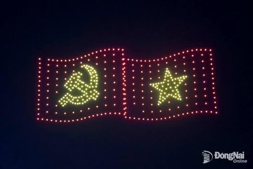 Lung linh màn trình diễn của 400 drone chào mừng Đồng Nai trở thành thành phố