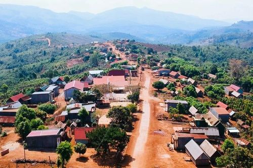 Pyầu vươn lên từ gian khó