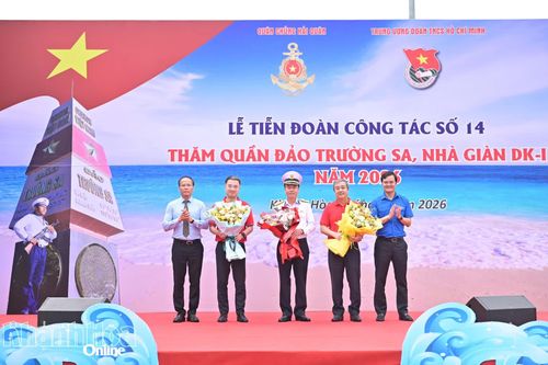 Tiễn đoàn công tác số 14 thăm quần đảo Trường Sa, nhà giàn DK-1