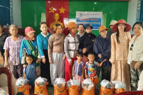 Hội Liên hiệp Phụ nữ xã Tây Ninh Hòa tổ chức chương trình 'Đồng hành cùng phụ nữ biên cương'