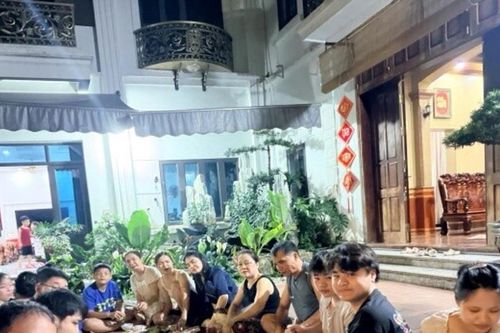 Hòa Minzy sum họp gia đình tại Bắc Ninh và lý do ông xã vắng mặt trong ngày lễ