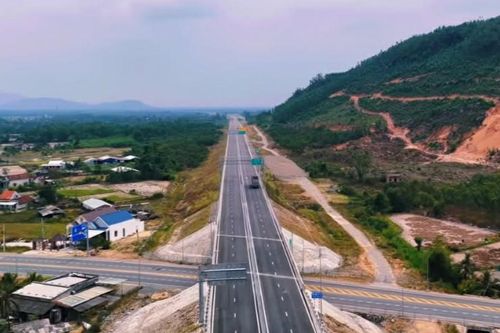 Niềm vui người thợ trong 'ngày đại thắng' đưa tuyến cao tốc qua Gia Lai vào khai thác