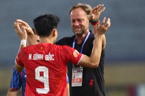 V-League: Đình Bắc tỏa sáng, CLB Công an Hà Nội thắng dễ Hải Phòng