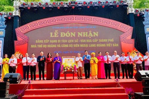 Hà Nội: Nhà thờ họ Hoàng và Công bộ Viên ngoại lang Hoàng Viết Bàn đón nhận Bằng xếp hạng di tích cấp thành phố