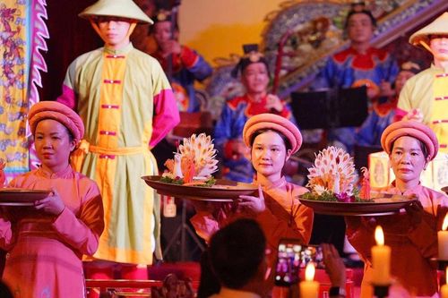 Ẩm thực Huế thu hút du khách