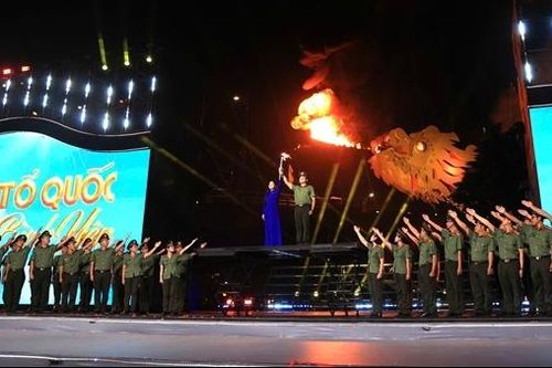 Chương trình nghệ thuật đặc biệt 'Tổ quốc bình yên' - Bản hùng ca vang lên trên dòng sông Hàn