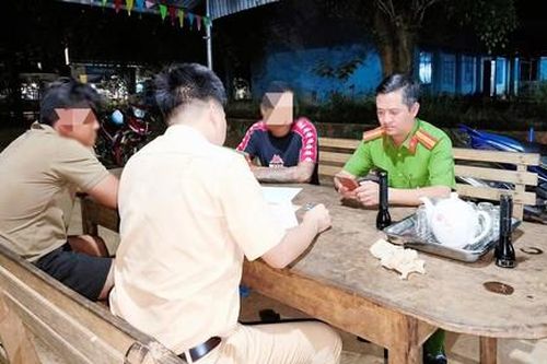 Xử lý nhóm thanh niên chạy xe tốc độ cao, bốc đầu, quay clip đăng mạng 'câu view'