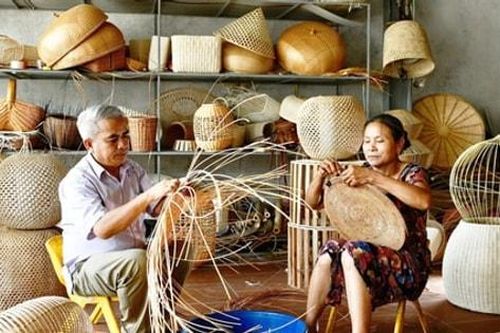 Để làng nghề không bị mai một