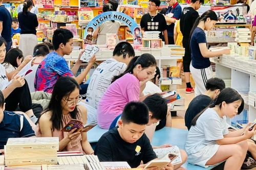 Khu vui chơi giải trí, rạp chiếu phim tất bật đón khách những ngày đầu tháng 5/2026