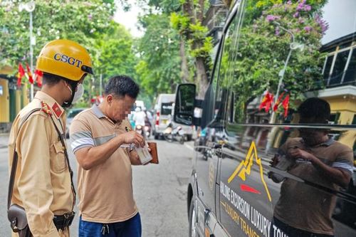 Rà soát xử phạt nặng với các trường hợp hết điểm, bị tước giấy phép vẫn lái xe