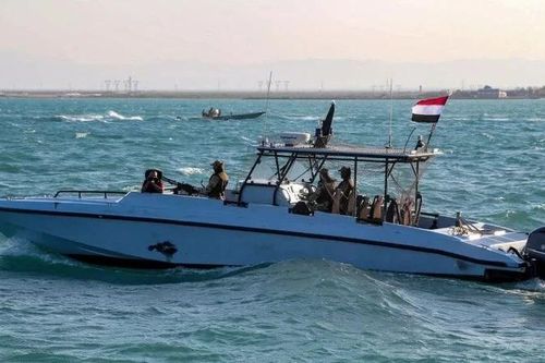Tàu dầu bị cướp biển tấn công ngoài khơi Yemen, chuyển hướng đến Somalia