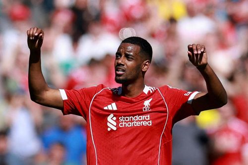 Liverpool mất Isak trước đại chiến MU