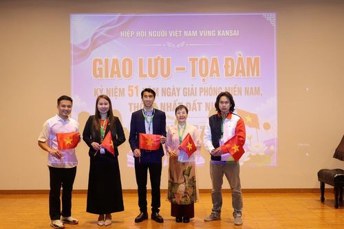 Người Việt Nam tại Kansai hướng về Tổ quốc nhân kỷ niệm 51 năm Ngày thống nhất đất nước