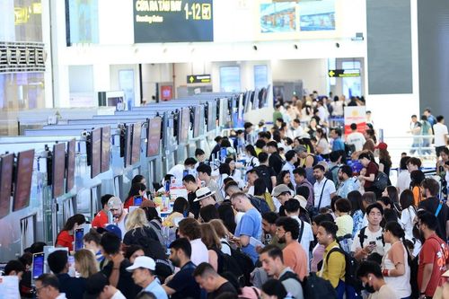 Ngày 3/5, sân bay Quốc tế Nội Bài phục vụ kỷ lục gần 118.000 lượt khách