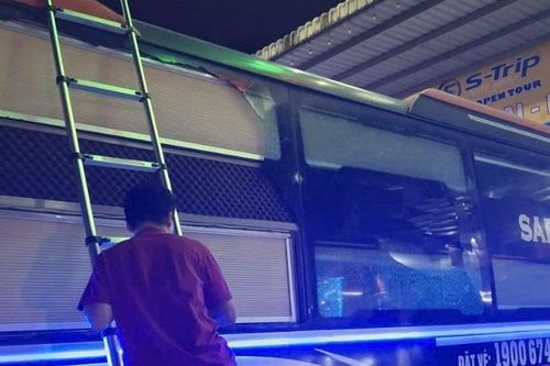 Cần xử lý nghiêm tình trạng ném đá trên cao tốc Nội Bài-Lào Cai