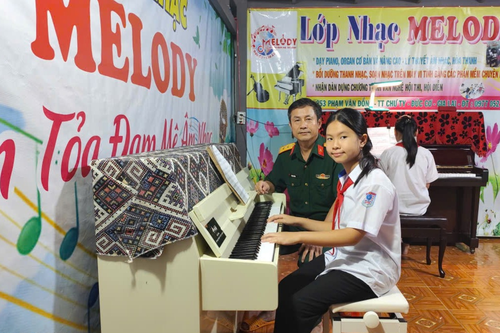 Thầy giáo quân nhân thắp sáng ước mơ âm nhạc cho trẻ em vùng biên