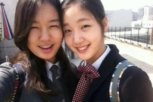 Kim Go Eun và Ahn Eun Jin khoe tình bạn khiến cả thế giới 'ga tô'