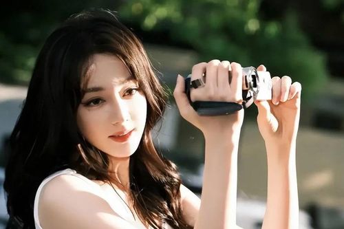 Địch Lệ Nhiệt Ba khoe những khoảnh khắc đẹp nhất của mình