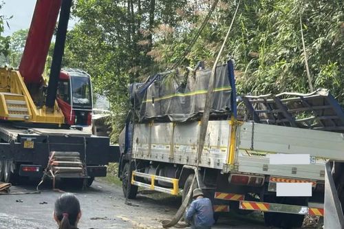 Lật xe trên đèo Viôlăk, 2 người tử vong