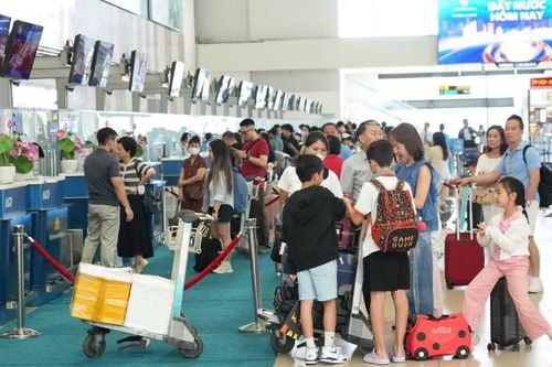 Sân bay Nội Bài đón lượng khách kỷ lục trong ngày cuối kỳ nghỉ lễ