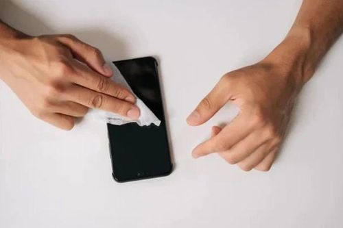 Điện thoại bẩn hơn bạn nghĩ, cách vệ sinh đúng chuẩn