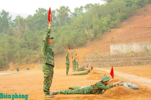 Vững tay súng từ những loạt đạn đầu tiên