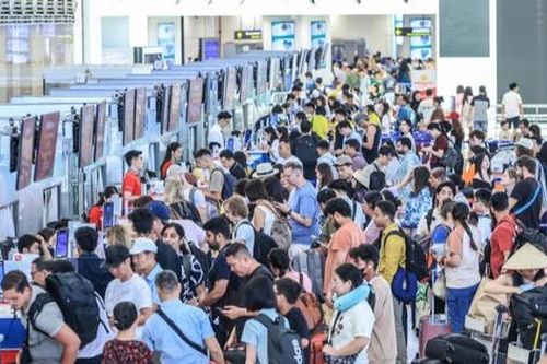 Hai sân bay lớn nhất cả nước đón lượng khách kỷ lục ngày cuối kỳ nghỉ lễ 30/4 - 1/5