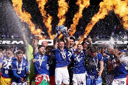 'Chuyến tàu lượn cảm xúc' đưa Ipswich Town trở lại Premier League