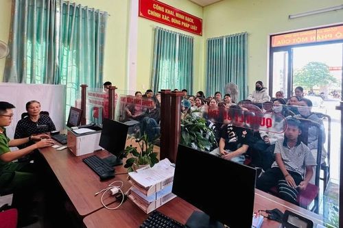 Phục vụ xuyên lễ, Công an Hà Tĩnh tăng tốc cấp định danh điện tử
