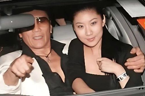 Chuyện tình của tài tử Tạ Hiền và bạn gái kém 49 tuổi