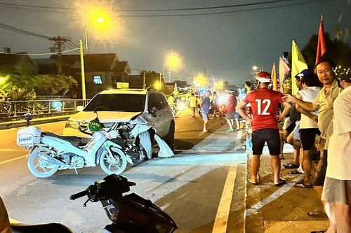 TPHCM: Va chạm giữa ô tô và xe máy, ba người trong gia đình thương vong