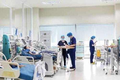 Bé 6 tuổi nguy kịch, phải thở máy vì đuối nước ngay trong khuôn viên gia đình