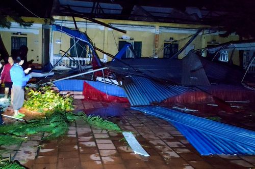 Mưa đá, giông lốc ở miền Bắc khiến 5 người bị thương, 350 nhà tốc mái
