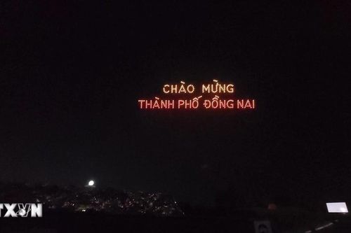 400 drone rực sáng chào mừng thành phố Đồng Nai