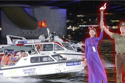 Đà Nẵng: Bản hùng ca 'Tổ quốc bình yên' rực sáng bên dòng sông Hàn