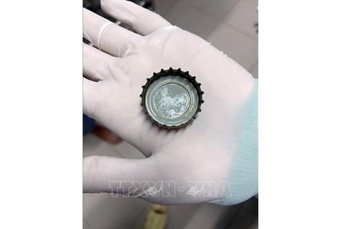Sơ ý trên bàn nhậu, vô tình nuốt nắp chai bia