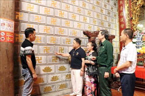 Chùa Cương Xá là ngôi chùa có hệ thống tường đá khắc nhiều chữ Vạn nhất châu Á